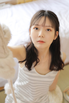 初中女生乳头露出乳头图片